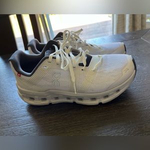 WOMENS ON RUNNING SHOES